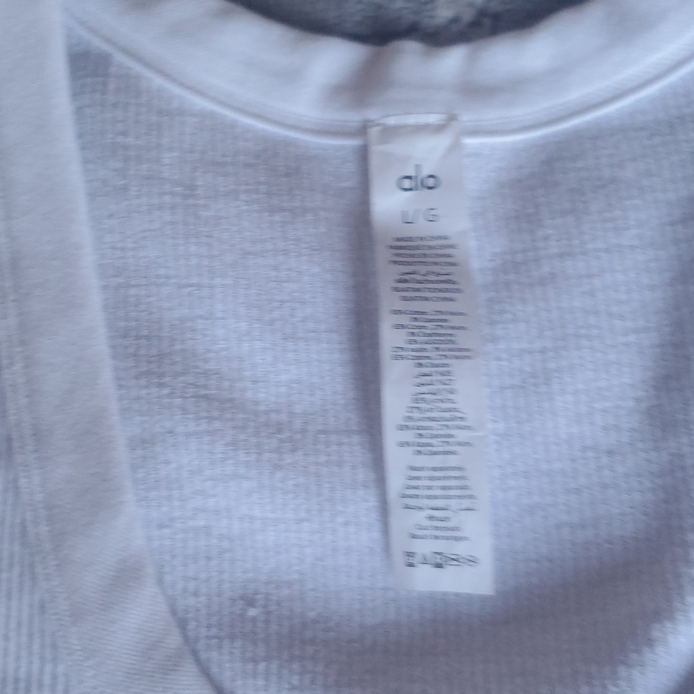 NWOT ALO YOGA SEAMLESS RIBBED CROPPED SHORT SLEEVE SERENE TOP ;SZ : LARGE - Picture 7 of 10
